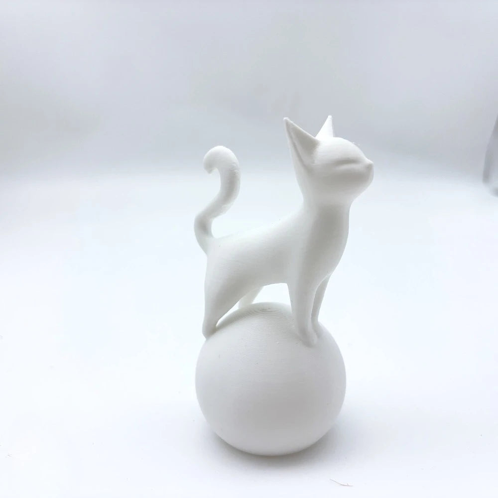 Skulptura mačke na lopti | 3D umjetnička statua | Moderni dekor | Crna i bijela