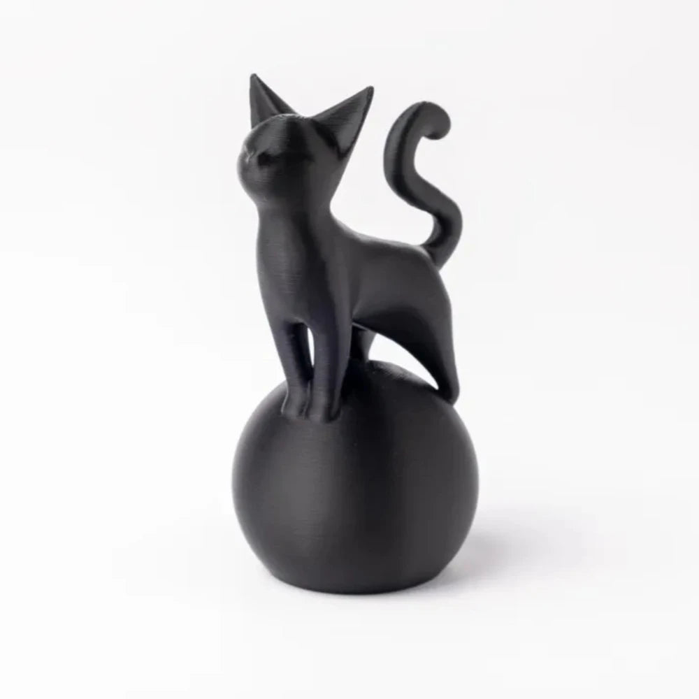 Skulptura mačke na lopti | 3D umjetnička statua | Moderni dekor | Crna i bijela